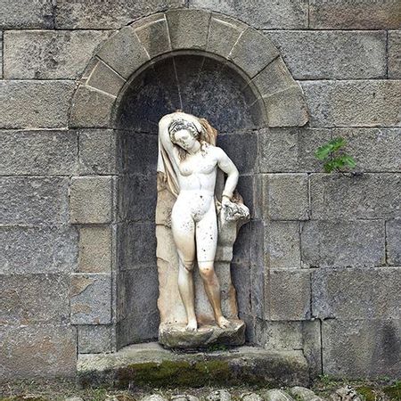 Estatua en el jardín del también llamado palacio de Sotofermoso