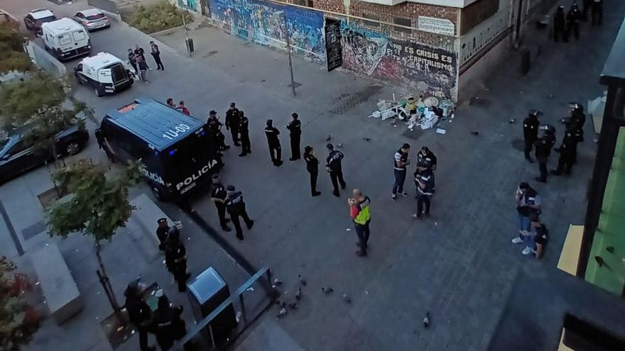 La policía desaloja el edificio okupado de la Quimera de Lavapiés