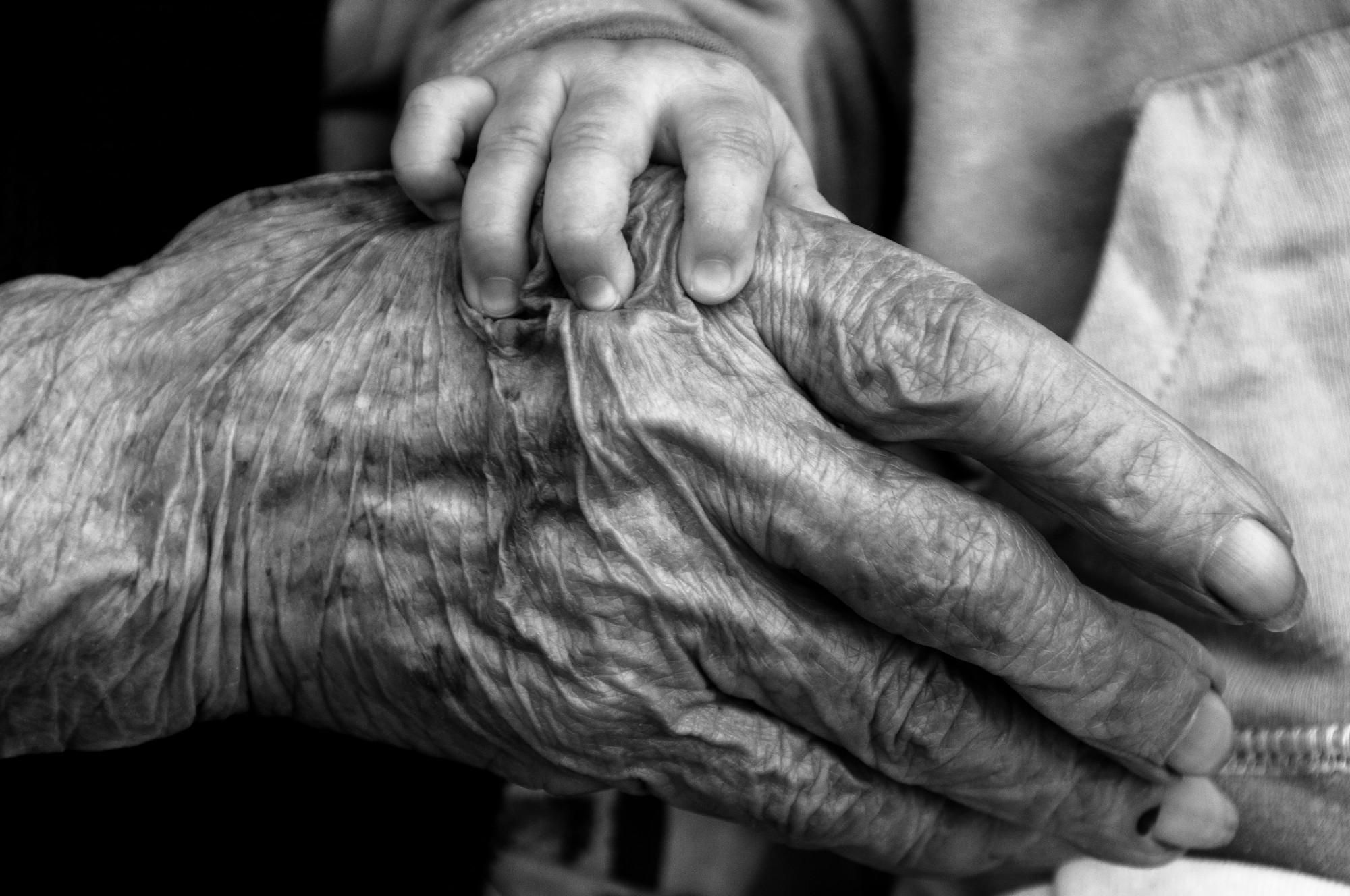 'La caricia que sana cuerpo y alma', tercer premio del Concurso Internacional de Fotografía de San Juan de Dios.