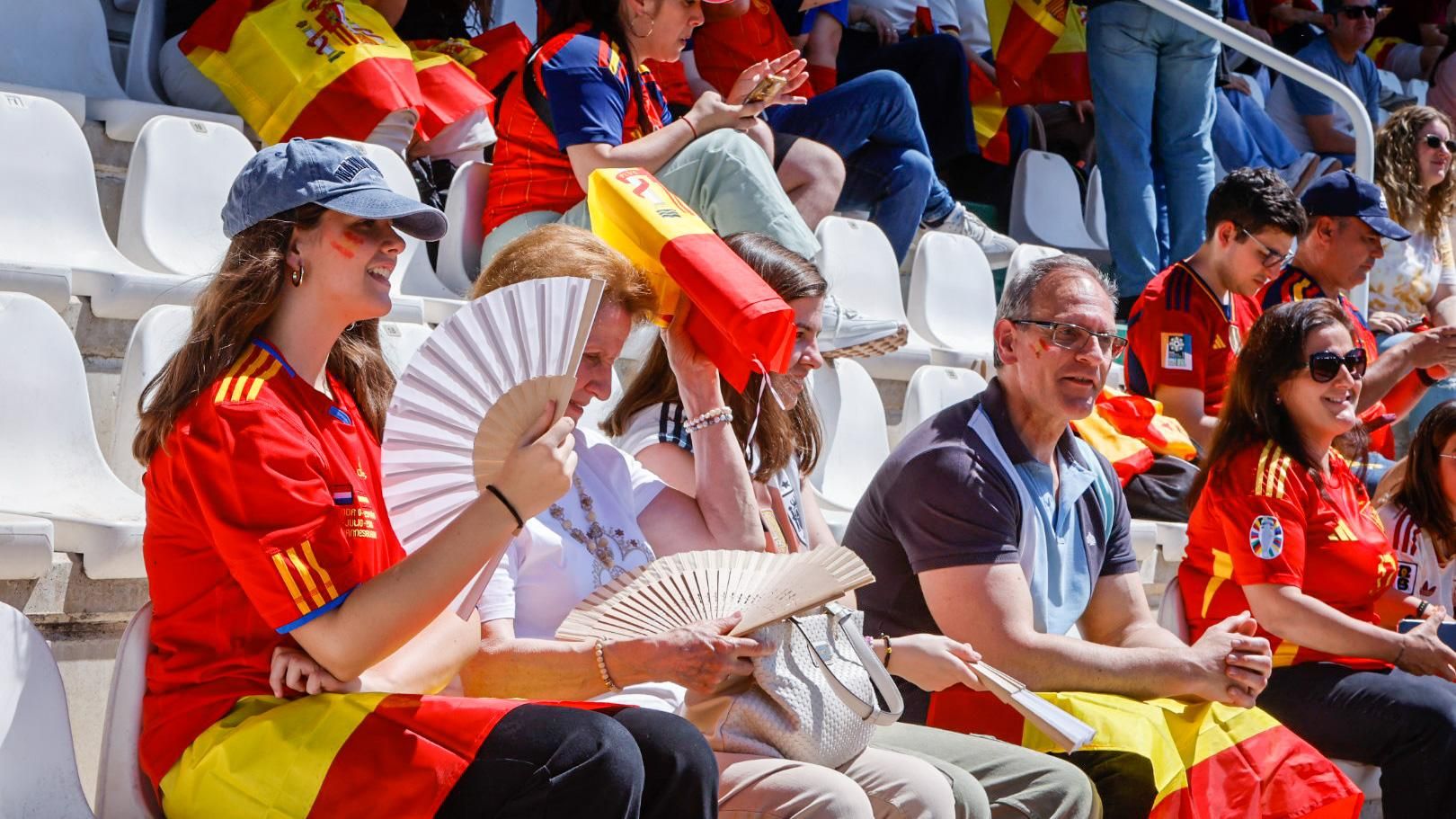 Afición en el partido de la selección femenina  España - Ucrania
