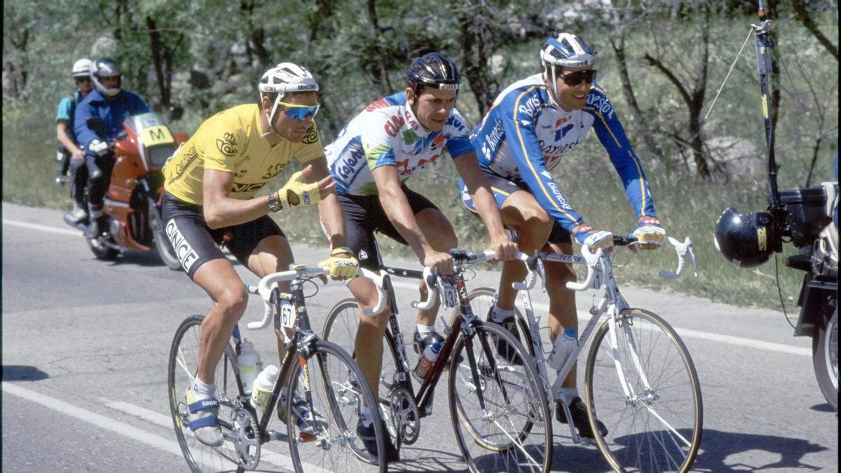 De izquierda a derecha, Melchor Mauri, Peio Ruiz Cabestany y Miguel Indurain, en la Vuelta a España de 1991. 