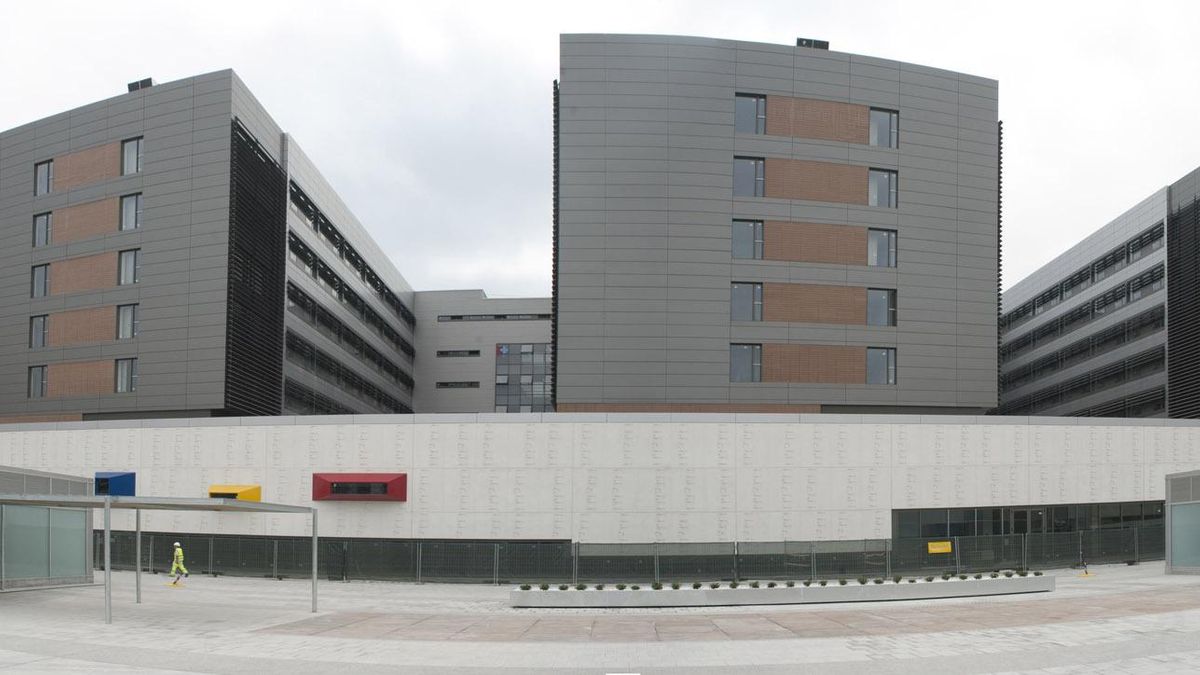Fachada exterior del Hospital Universitario Marqués de Valdecilla. |