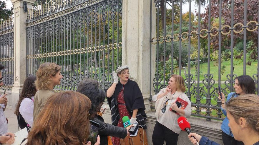 Margarita Xirgu, interpretada por Tamara Berbés, roba el protagonismo en la presentación de 'Los hombres de Federico'.