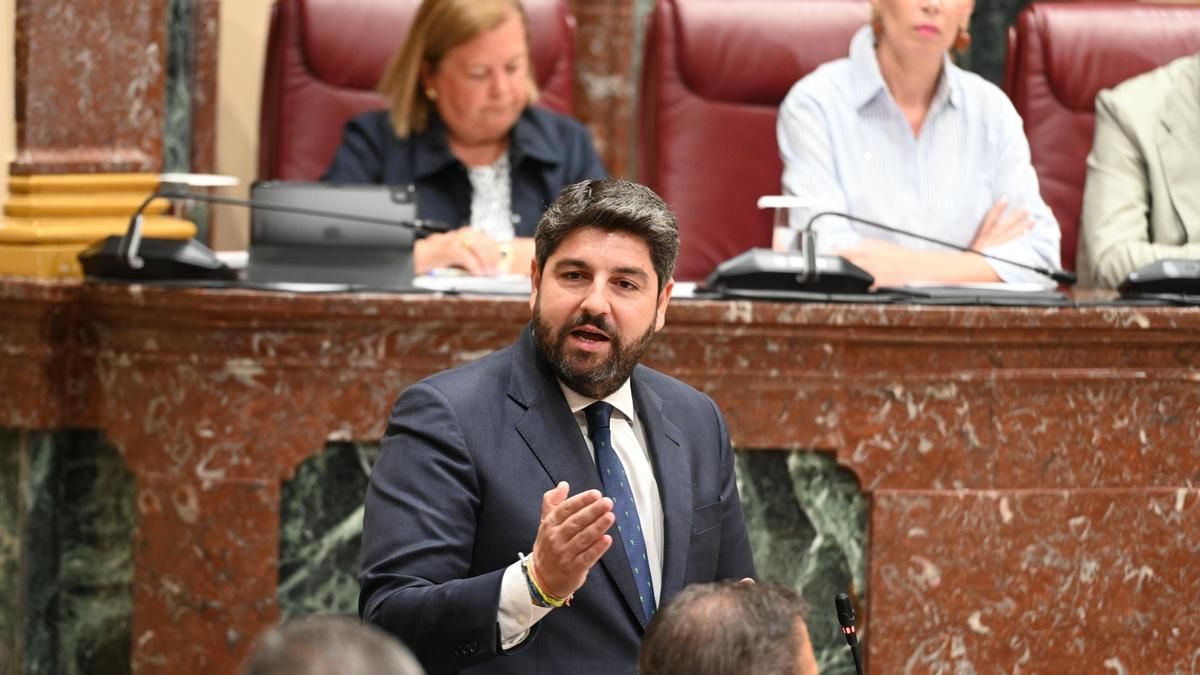 López Miras, a una diputada regional de Podemos: "Usted saliva y se excita pensando en que en el fraude de las prótesis haya políticos del PP"