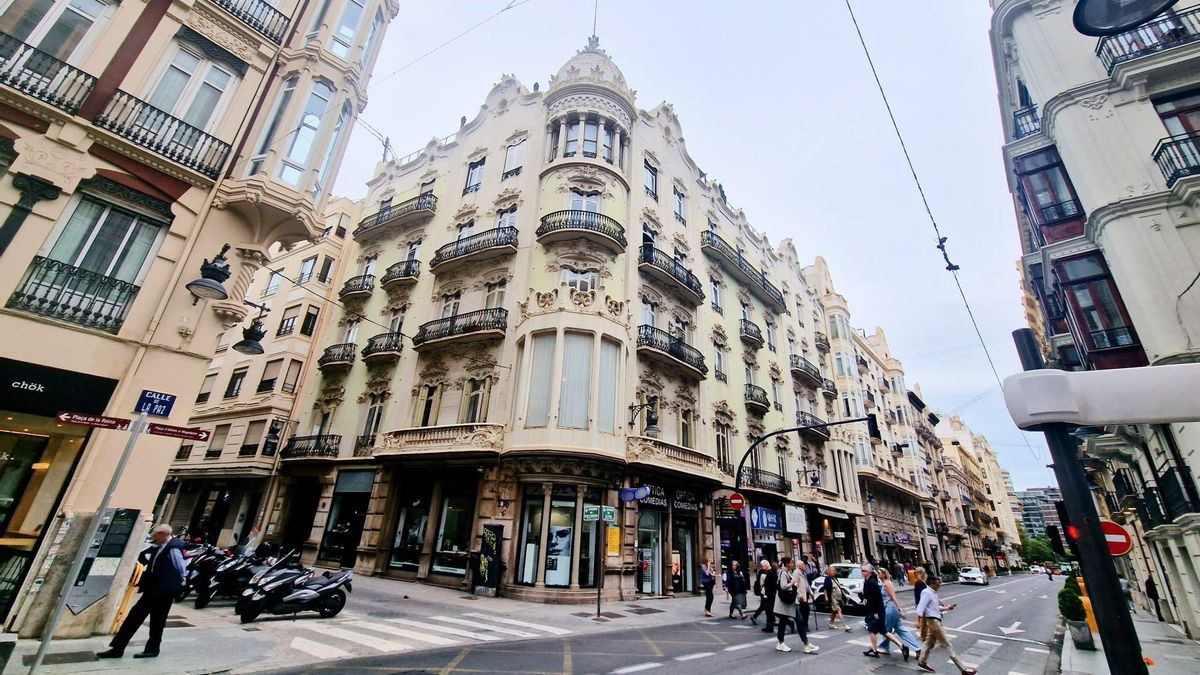 Edificio Gomez, esquina con calle de las Comedias.