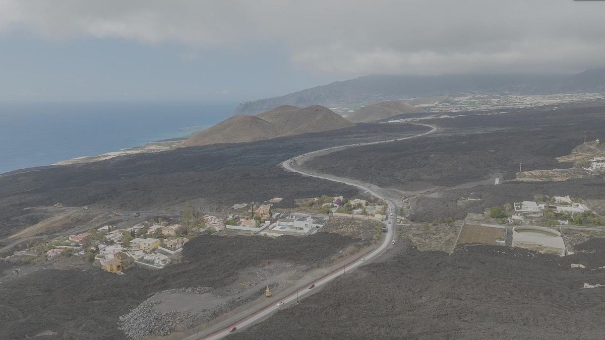 Vía que enlaza norte y sur de las coladas.