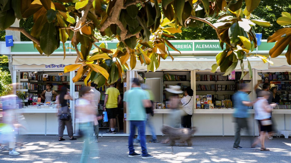 El Retiro reabre por mejora de las previsiones aunque la Feria del Libro mantiene el cierre tras los avisos por viento