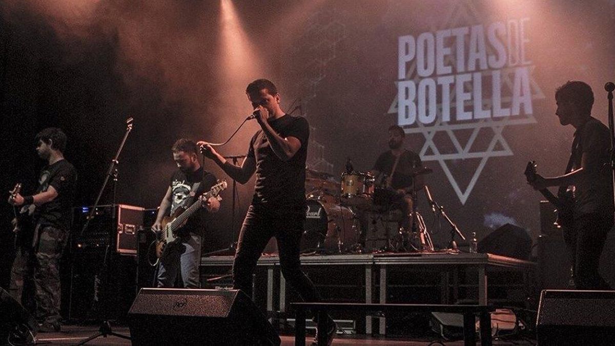 Poetas de Botella en concierto.