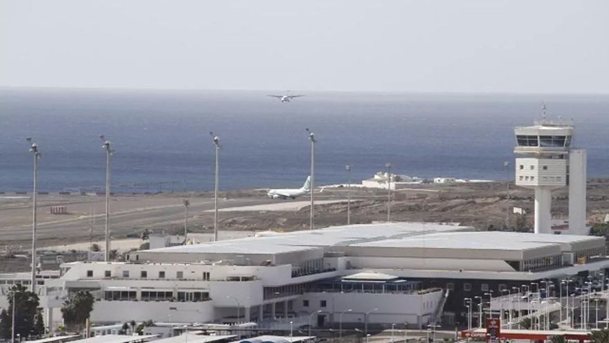 La baja visibilidad obliga al desvío de 12 vuelos hacia el aeropuerto de Lanzarote