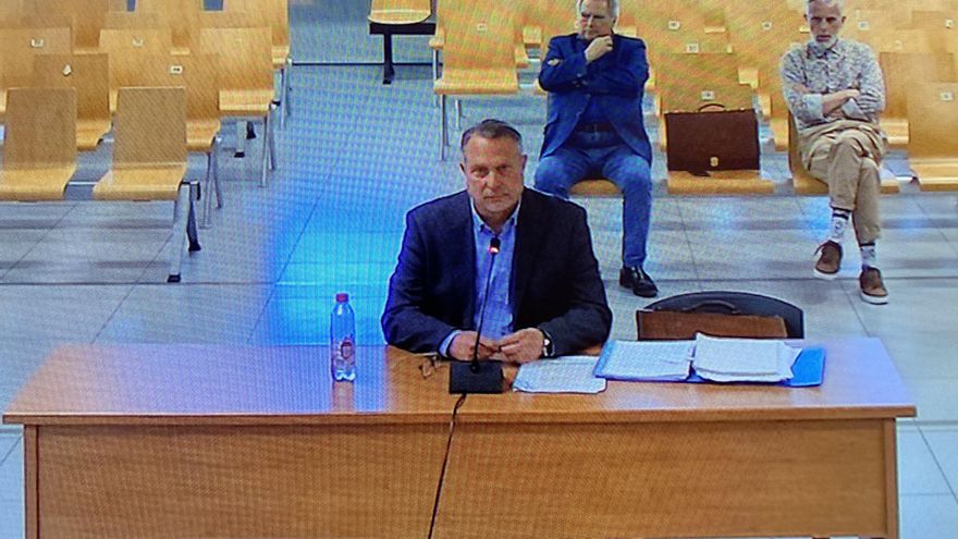 El acusado de amañar los pliegos del 'call center' en el juicio del 'caso Taula': "Creo en los servicios públicos"