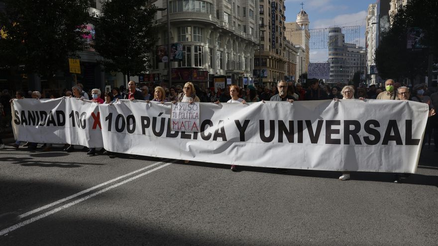 Manifestación ciudadana por el centro de Madrid bajo el lema "Madrid se levanta por la sanidad pública". EFE/ J.J. Guillen