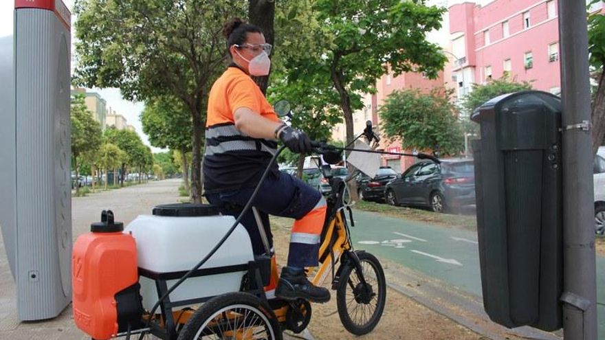 Papeleras inteligentes en Sevilla para que los turistas tiren sus botellas de agua