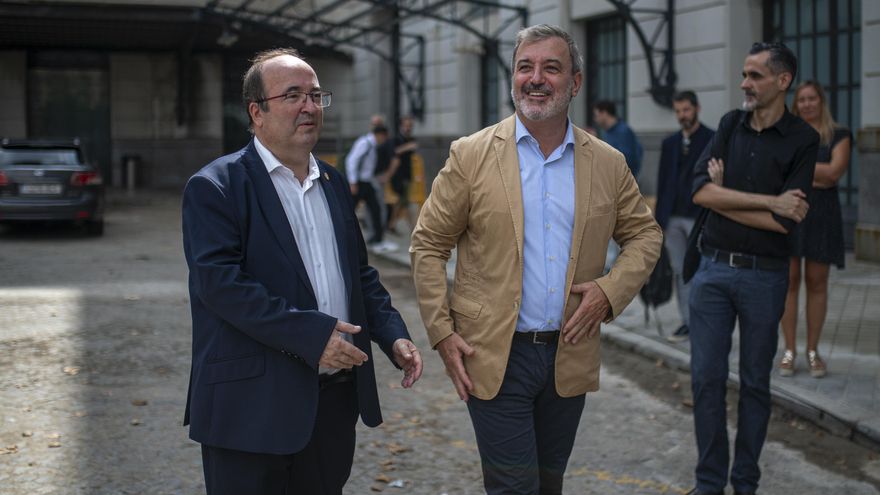 Archivo - El ministro de Cultura, Miquel Iceta, y Jaume Collboni, tras la presentación del proyecto de construcción de la Biblioteca Provincial de Barcelona, en la estación de Francia, a 2 de septiembre de 2022, en Barcelona, Catalunya (España).
