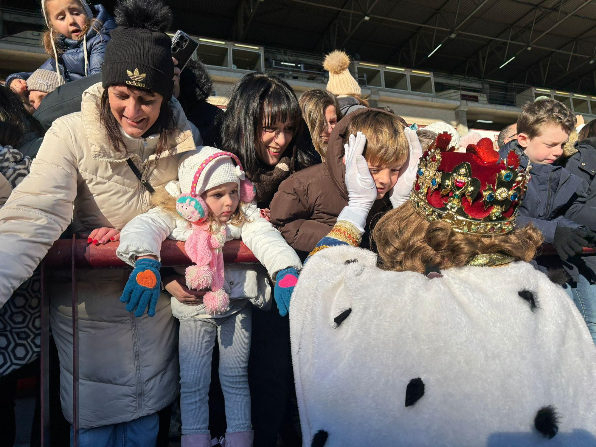 Los Reyes Magos ya están en Logroño: así ha sido el aterrizaje en helicóptero en Las Gaunas