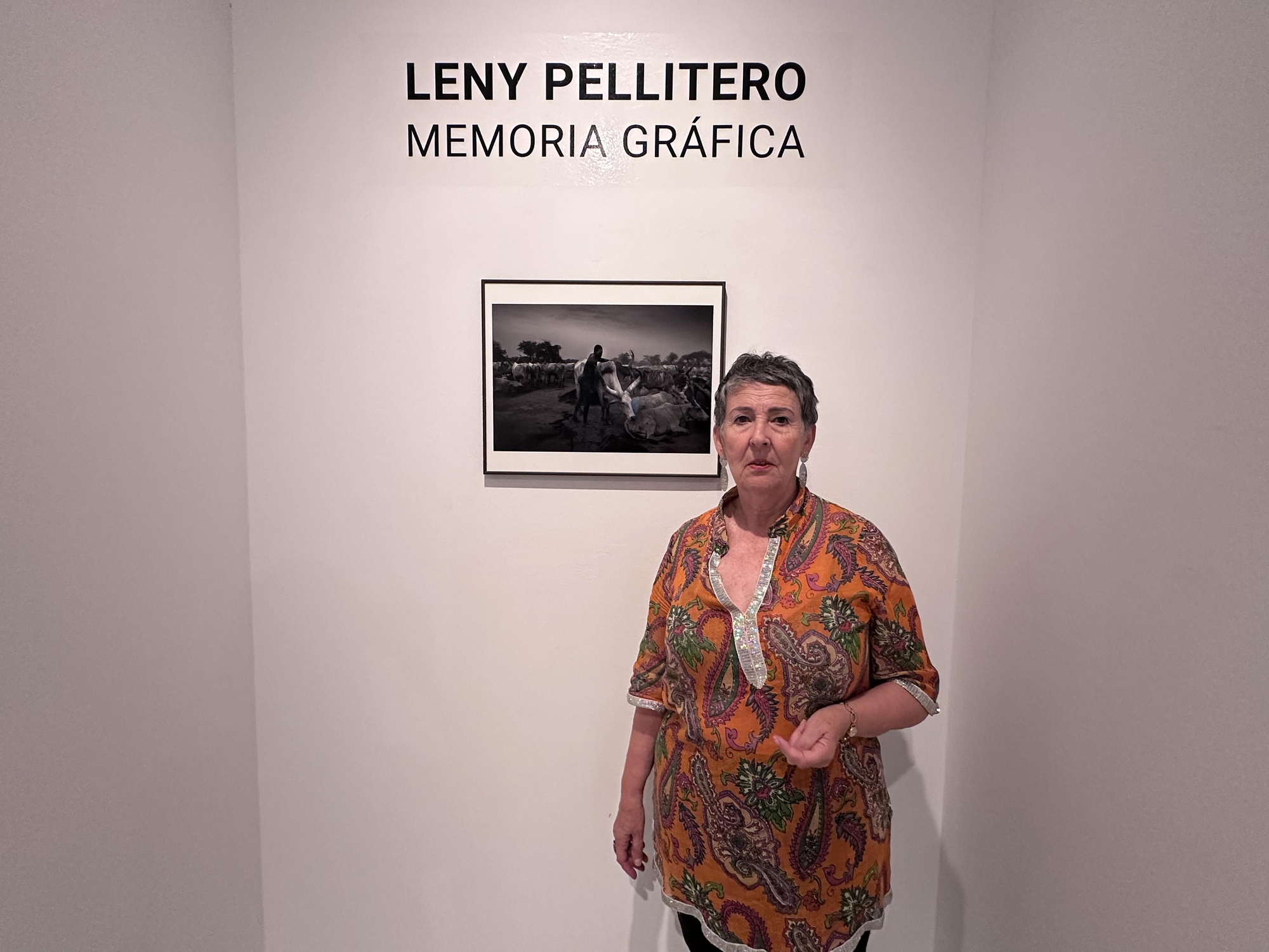 Leny, durante la visita a su exposición con ILEÓN.