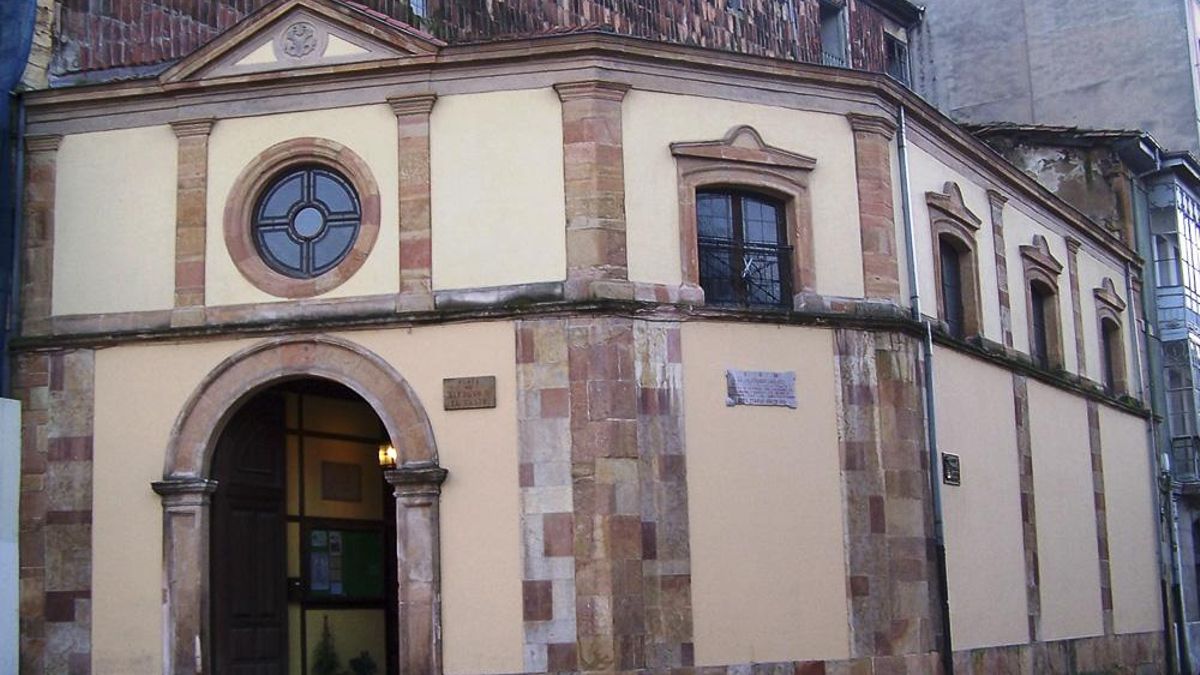 La capilla es el centro de los actos religiosos de los cofrades. 