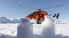 La detección de microplásticos en la nieve del Ártico muestra que estos contaminantes se propagan también por el aire