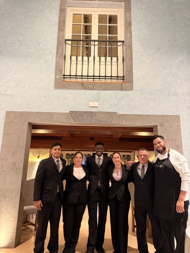 Parte del equipo de sala de Los Guayres