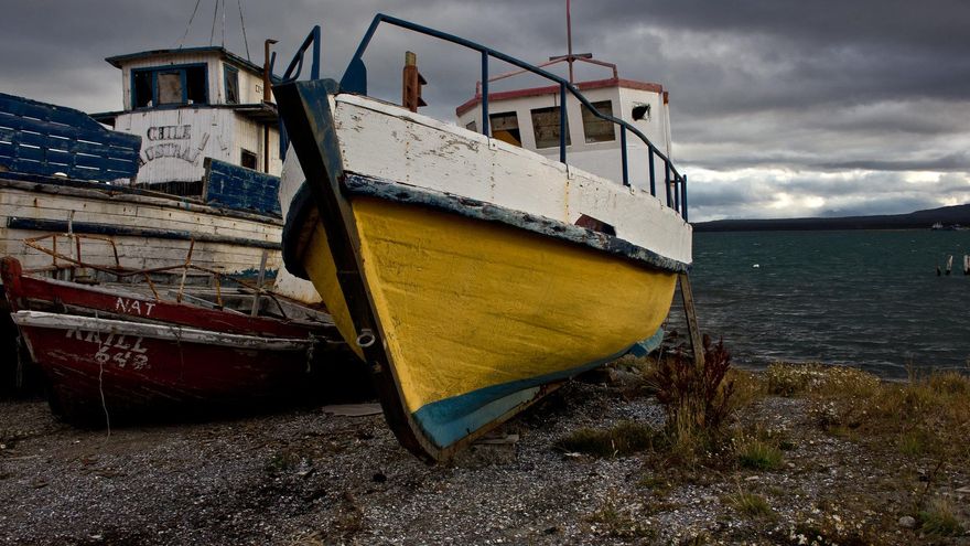 Barcos de pesca en Puerto Natales.