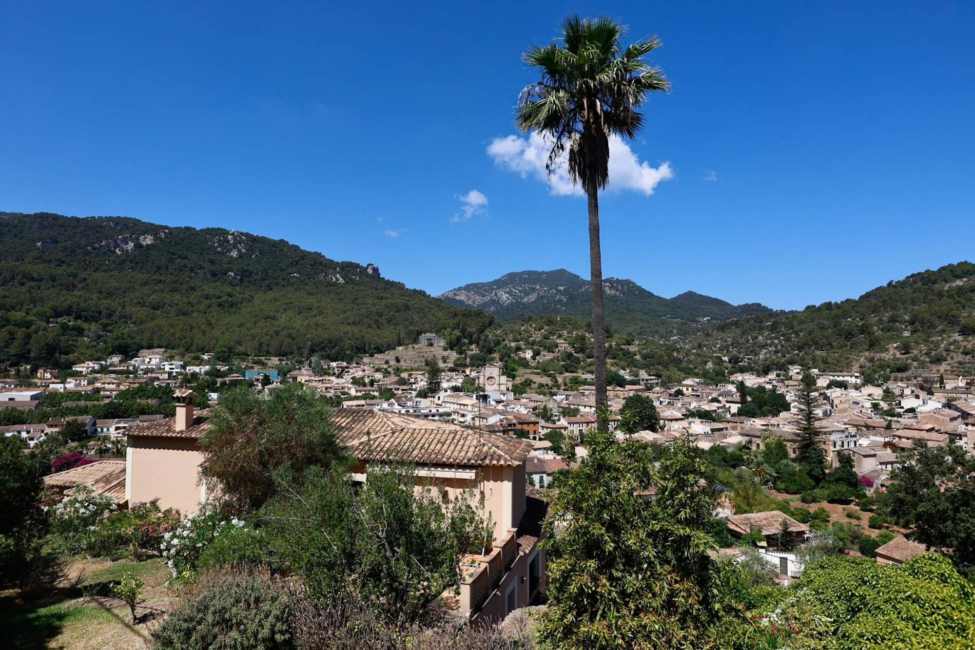 Esporles, localitat enclavada a la Serra de Tramuntana