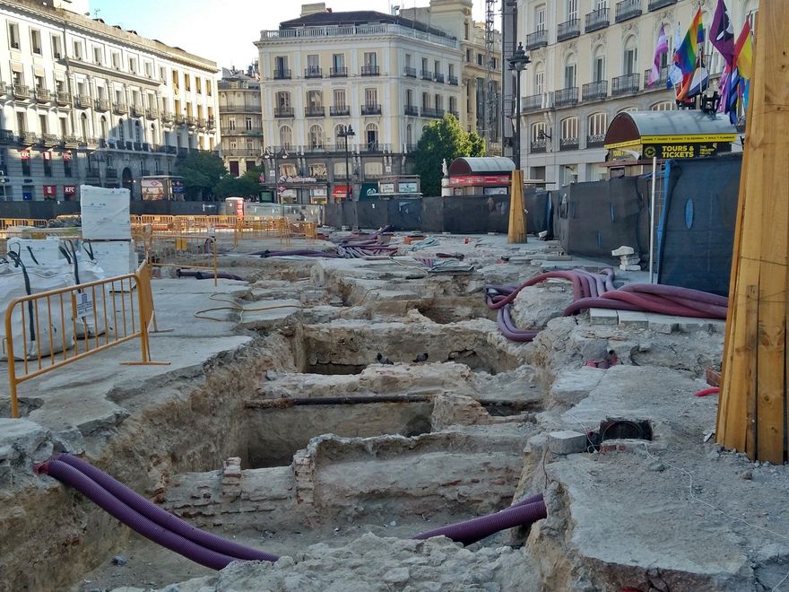 Restos arqueológicos aparecidos en la Puerta del Sol, este lunes