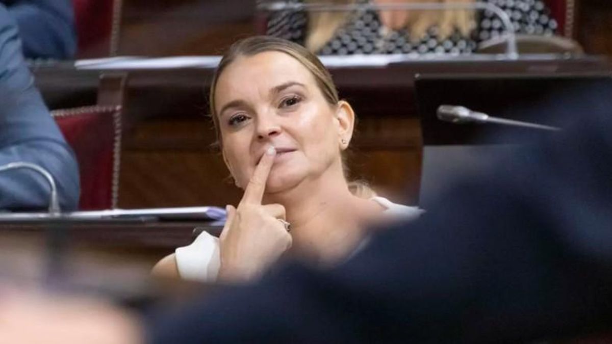 La presidenta del Govern balear, Marga Prohens (PP), durante un pleno del Parlament