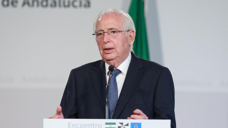 El presidente de Melilla, Juan José Imbroda, interviene tras haber mantenido una reunión con el presidente de la Junta de Andalucía, Juanma Moreno