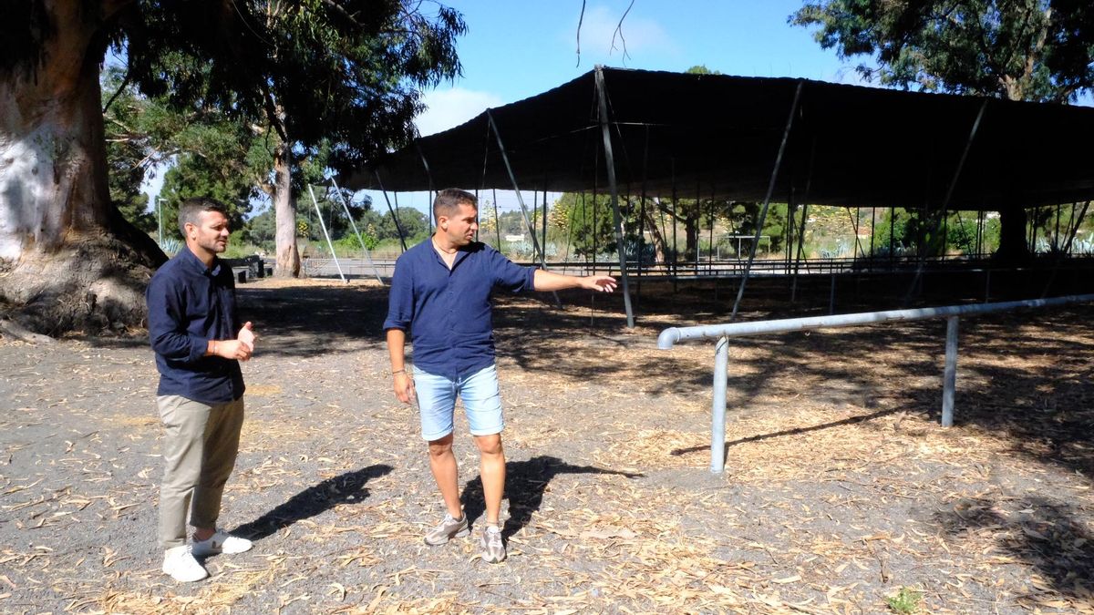 Eloy Martín (i),  alcalde de El Paso, y Gustavo Concepción oncejal de Sector Primario.