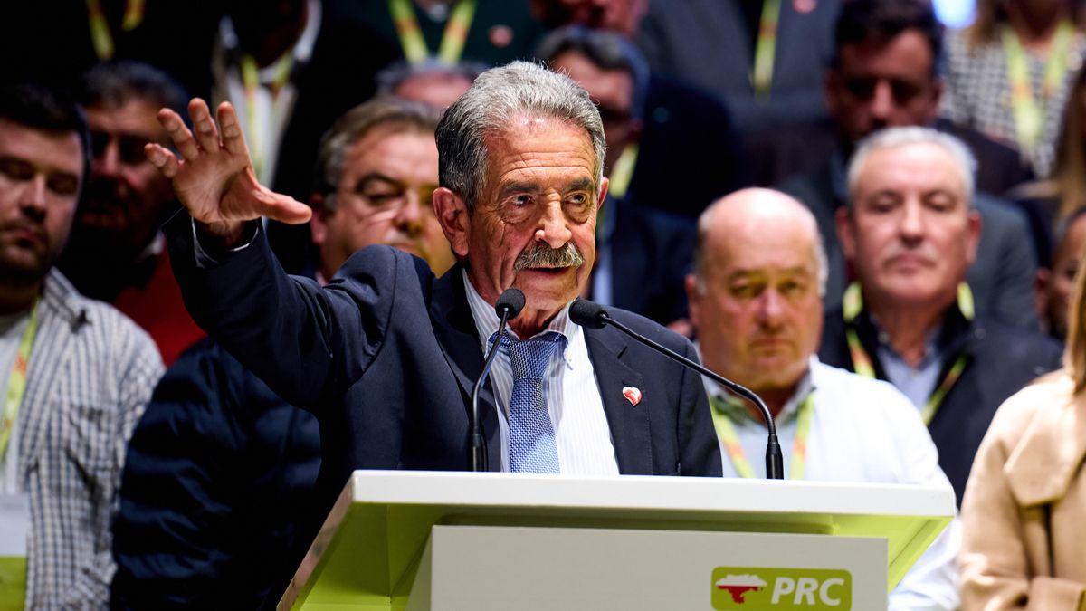 El presidente de Cantabria, Miguel Ángel Revilla, en un acto del PRC.
