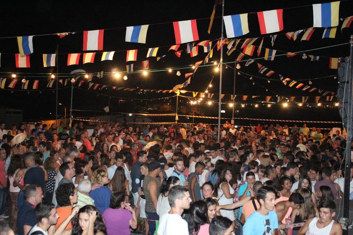 Tras la romería, se celebro en La Bajita una animada verbena. Foto: JOSÉ AYUT.