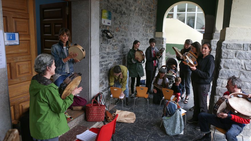 'Tierra de mariposas', el proyecto intercultural que recupera la memoria de la mujer rural a través del arte