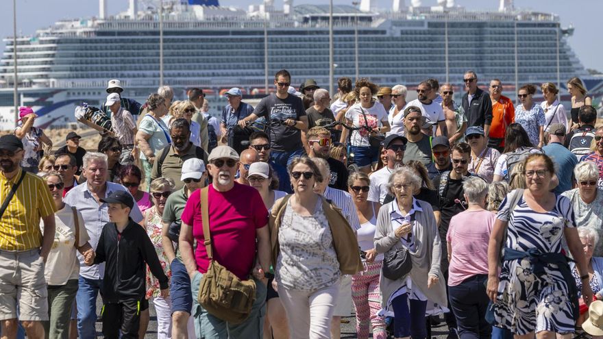 El PP presumeix de "contenció" turística a les Balears mentre les illes marquen un rècord històric de 19 milions de visitants