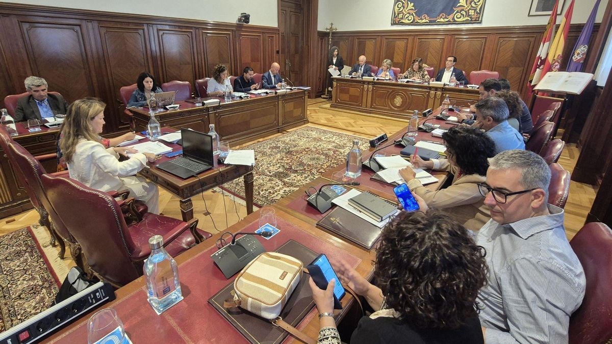 La Diputación de Palencia estudiará la retirada de honores y distinciones concedidas a Franco