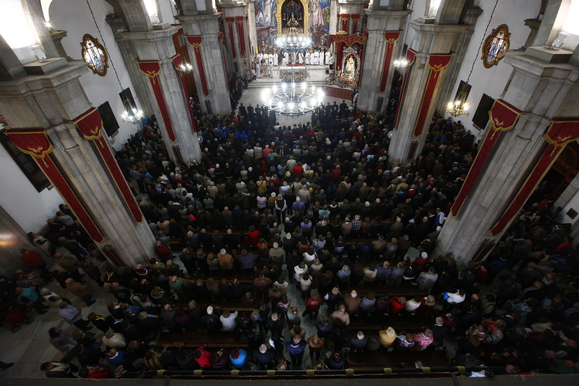 La basílica de Candelaria se abarrotó de fieles en el día grande de la patrona de Canarias.