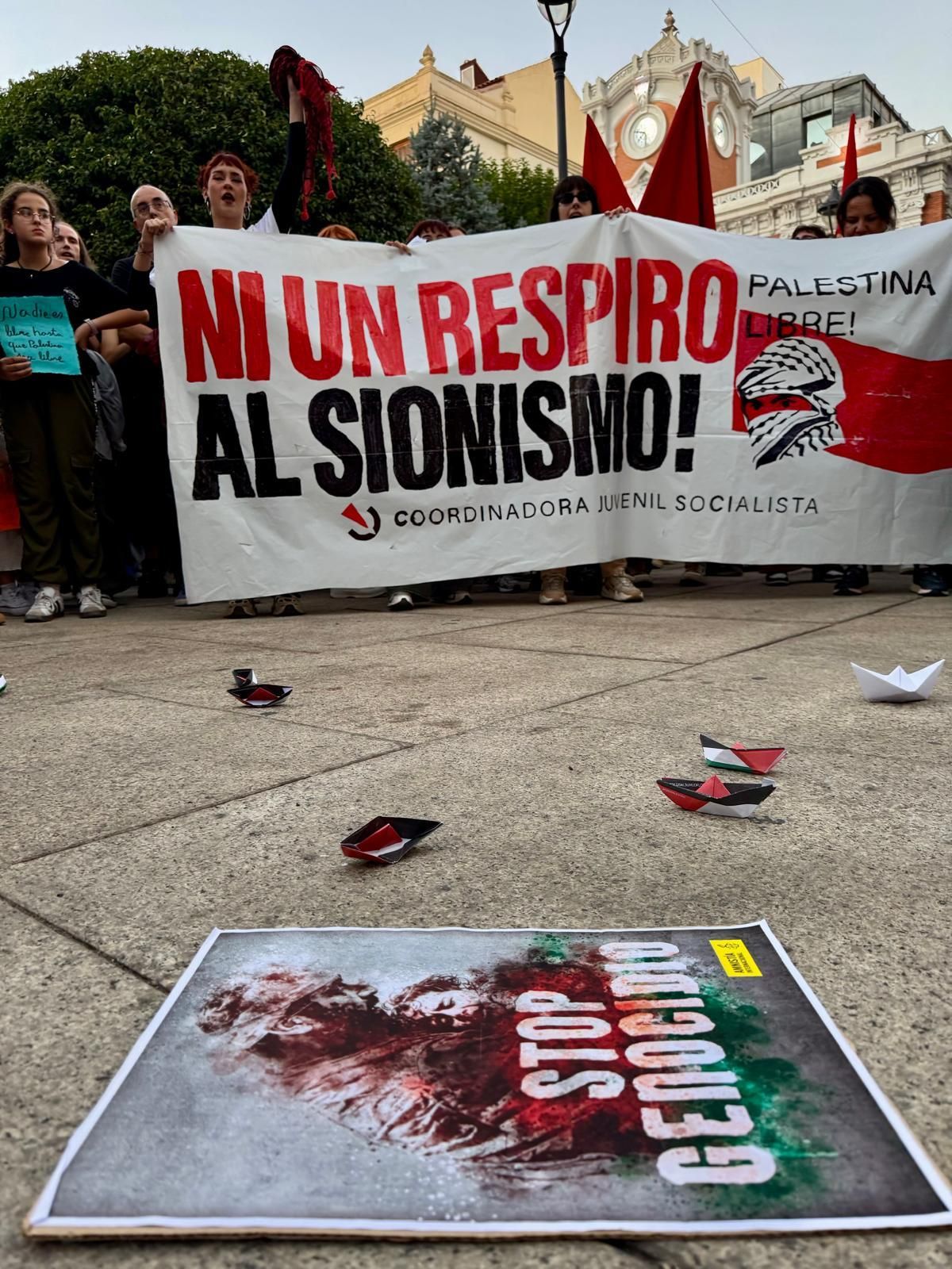 Pancarta en una concentración contra el genocidio de Israel en Gaza