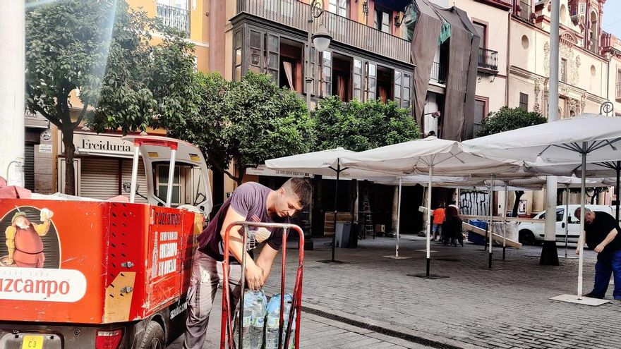 Verano en la ciudad para "valientes" sin vacaciones y con ola de calor: "Parece que trabajas el doble"