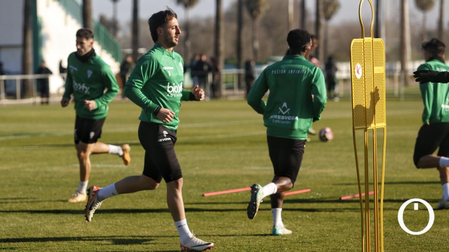 Nuevo susto en la defensa del Córdoba CF: Adri Castellano se retira lesionado