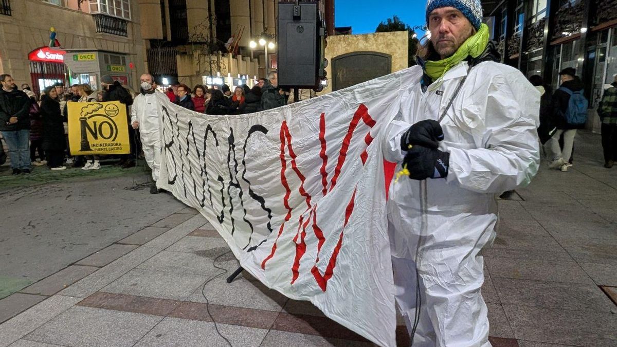 Protesta contra la planta de biomasa de Puente Castro en Ordoño II