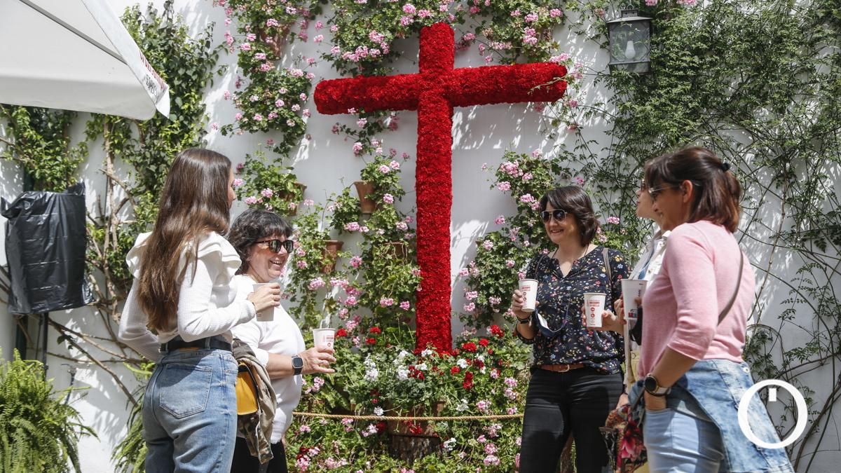 Cruz de mayo de la Hermandad de los Dolores