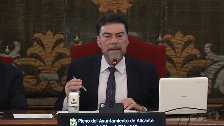 El alcalde de Alicante pide disculpas por las VPO adjudicadas a cargos del PP y culpa al promotor y al Consell de Mazón