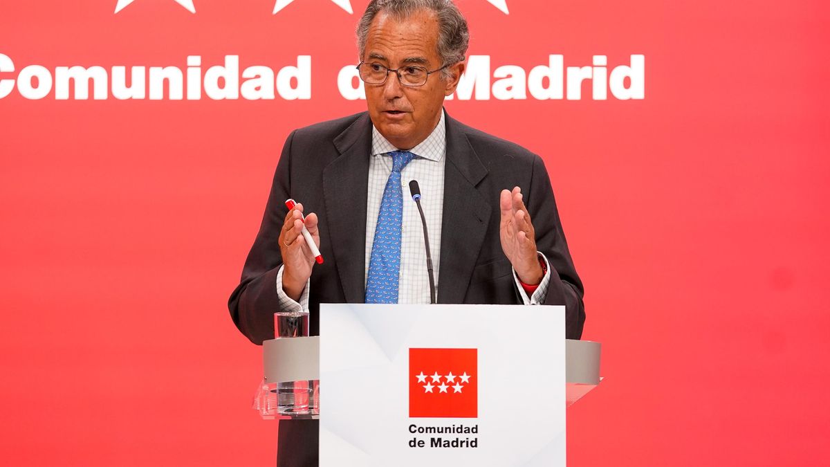 Archivo - El consejero de Educación, Universidades, Ciencia y portavoz de la Comunidad de Madrid,  Enrique Ossorio