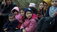 El confinamiento por el coronavirus deja sin voluntarios ni ONG a refugiados en zonas críticas de Europa