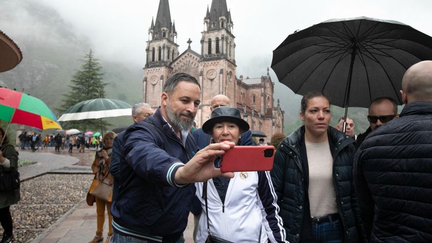 Abascal inicia una gira autonómica para relanzar Vox y recuperar afiliados