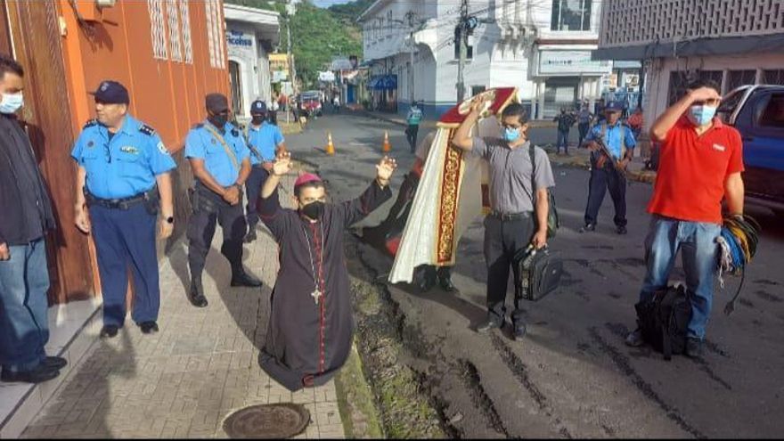 Advierten que hay un declive de las democracias y un avance del autoritarismo en el mundo