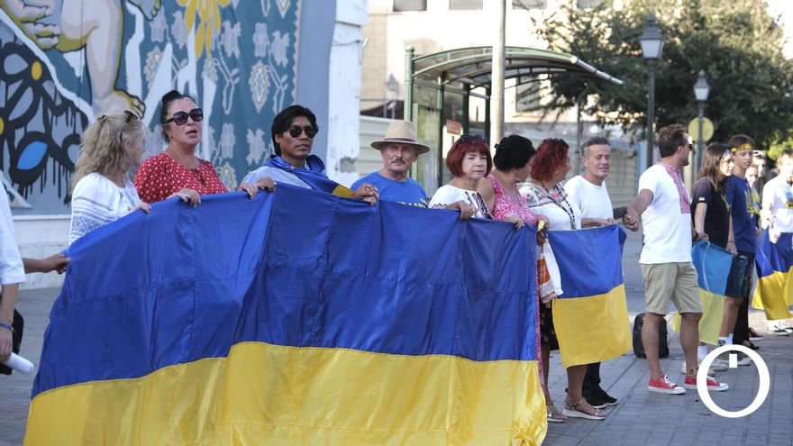 Cadena humana de ucranianos por el Día de la independencia de Ucrania y agradecimiento a Córdoba