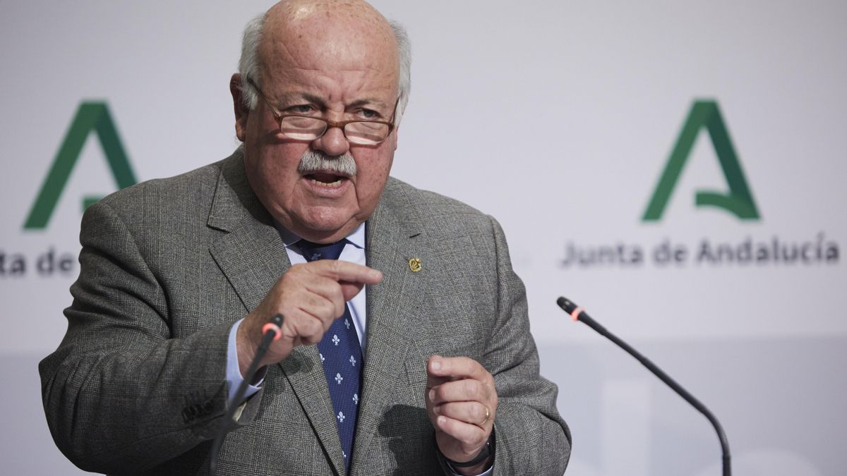Archivo - El consejero de Sanidad, Jesús Aguirre, en una fotografía de archivo
