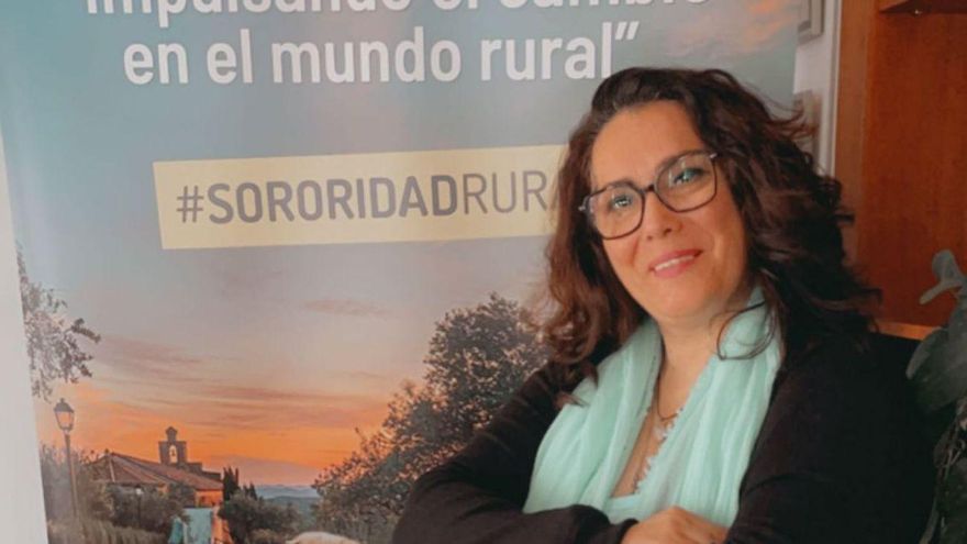 La alcaldesa independiente de Alanís se ofrece a ayudar "con independencia de quién gobierne"