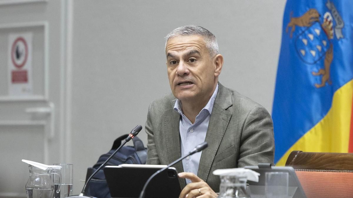 El PSOE acusa a la Televisión Canaria de amparar a violentos de 'desokupa' y el administrador del ente no responde