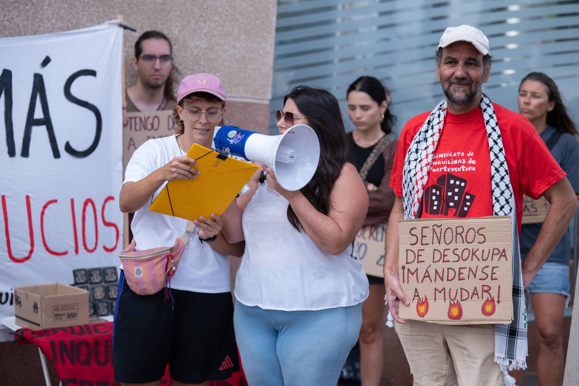 Miles de canarios han salido a la calle este sábado en Las Palmas de Gran Canaria, para alzar la voz contra la especulación