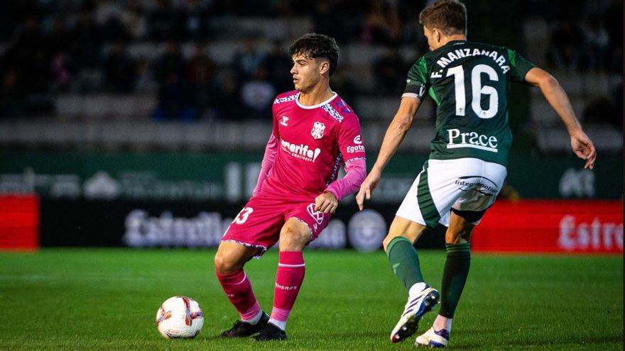 El Tenerife se blinda y arranca un empate en Ferrol